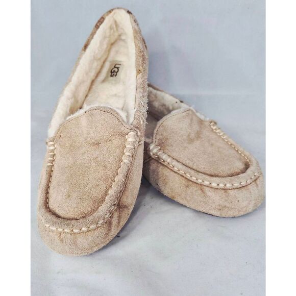 UGG - Picture 2 of 8